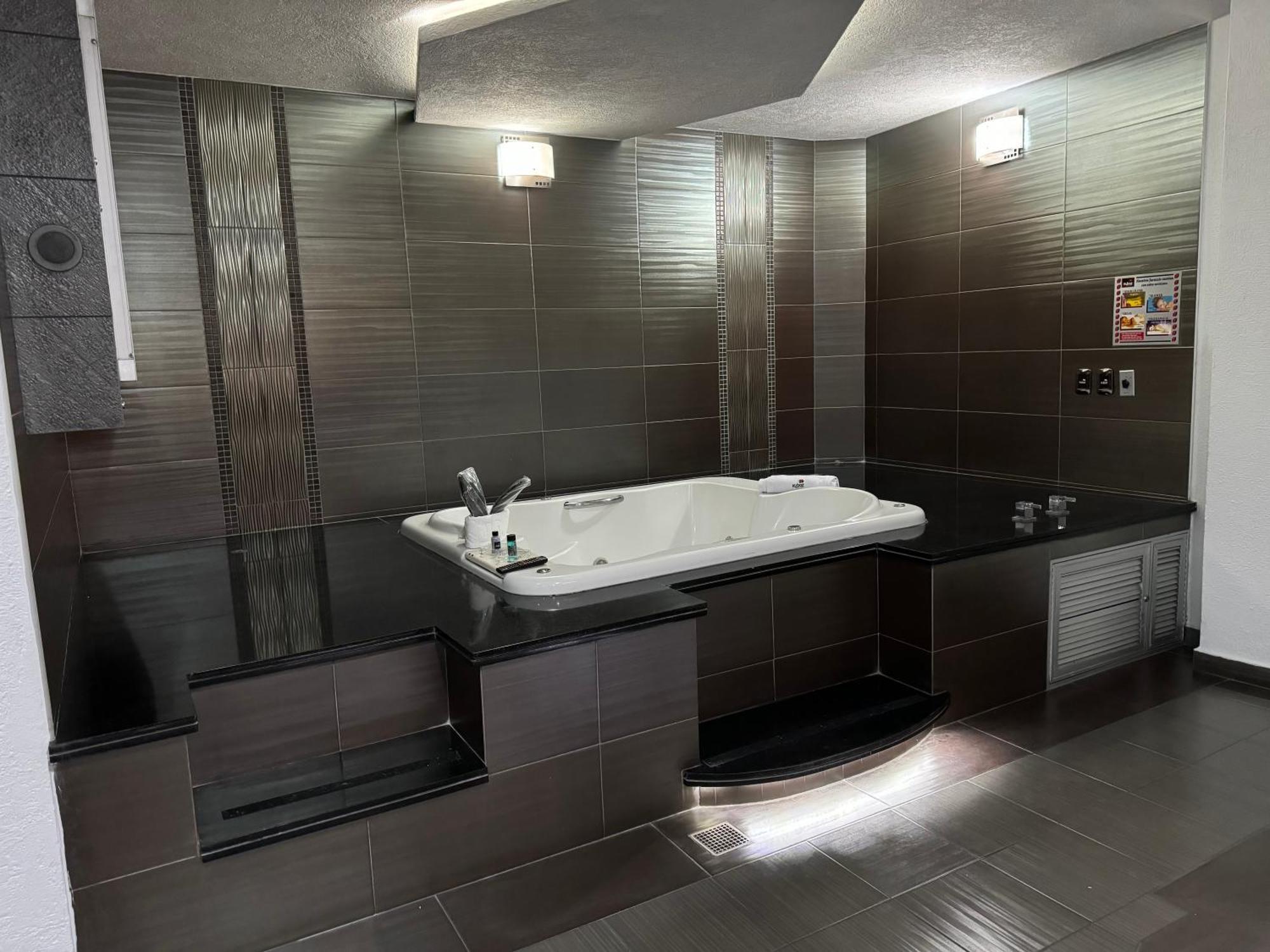 Kuboz Motor Hotel Zapopan Dış mekan fotoğraf